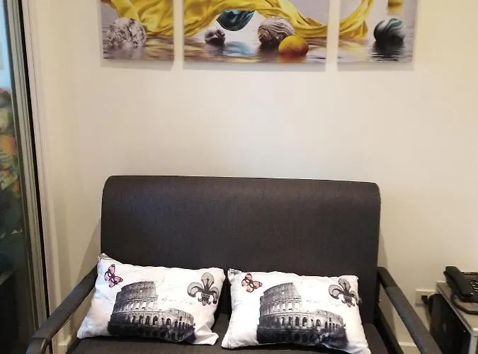 Apartahotel Staycation @ Azure *