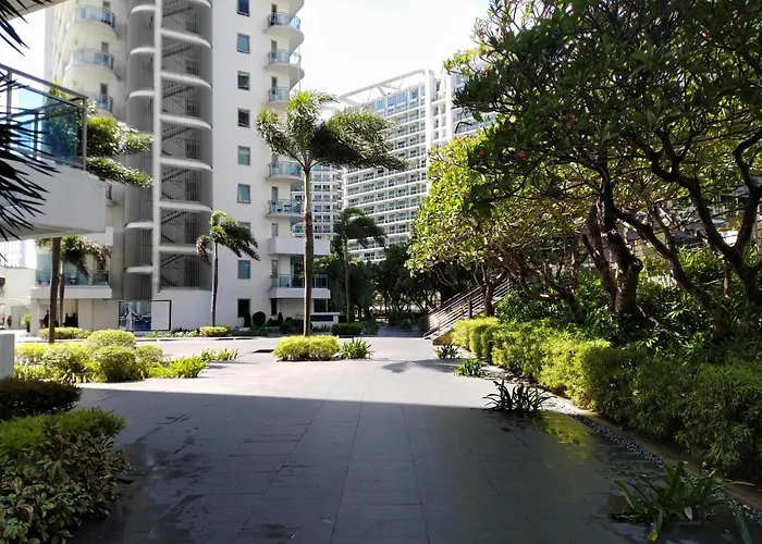 Apartahotel Staycation @ Azure